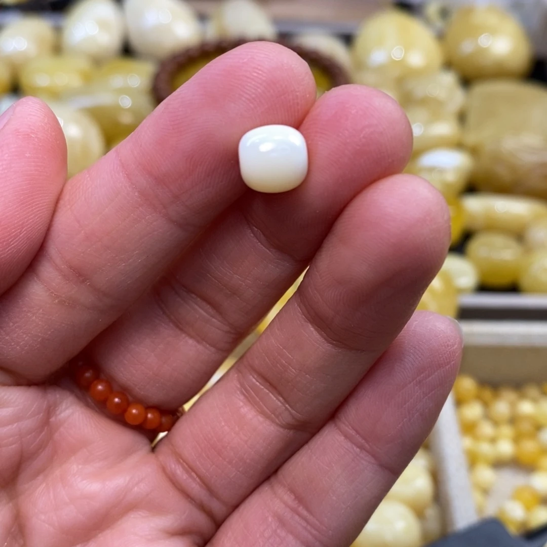 琥珀未镶嵌裸石原矿蜜蜡配珠
