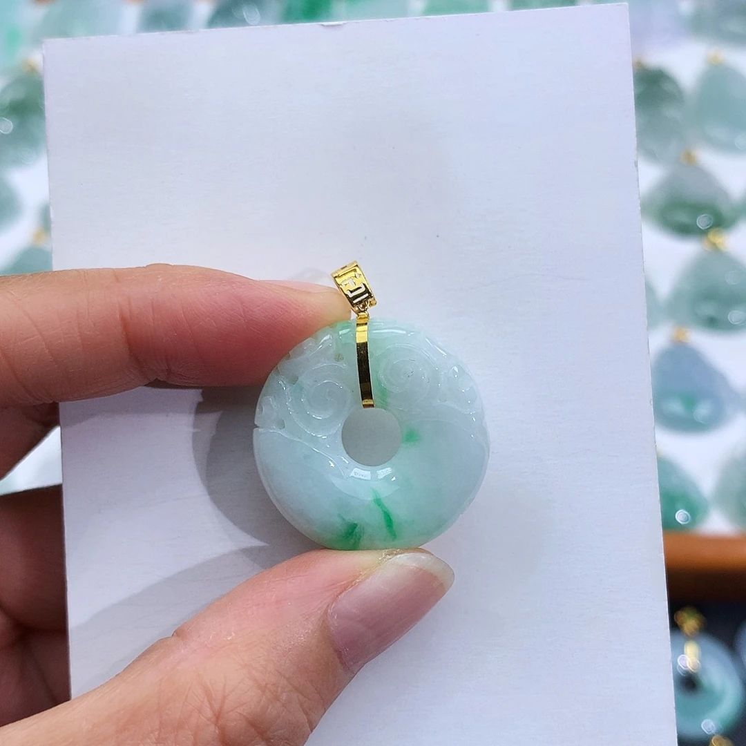 翡翠18K金镶嵌颈饰翡翠吊坠