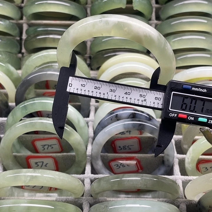 蛇纹石玉未镶嵌手镯364