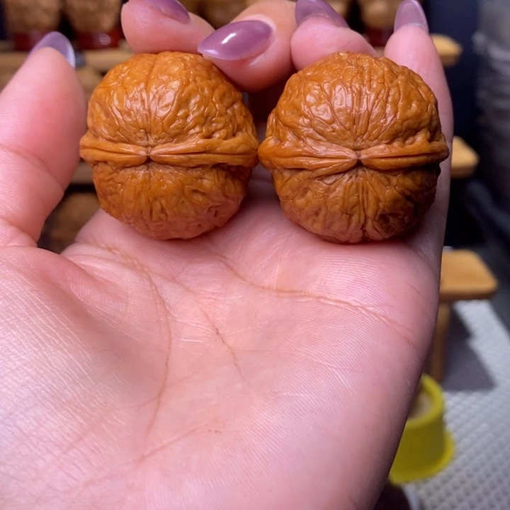 往***矣文玩核桃把件蛇皮球96