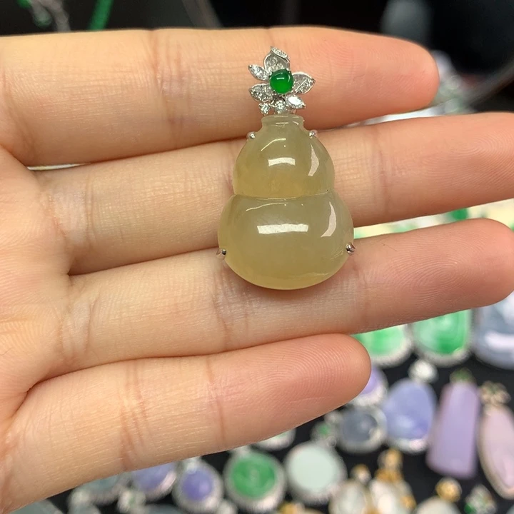 翡翠18K金镶嵌颈饰翡翠