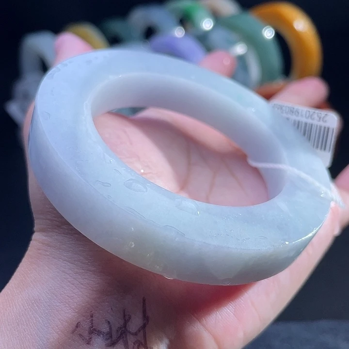 定制翡翠未镶嵌翡翠手镯