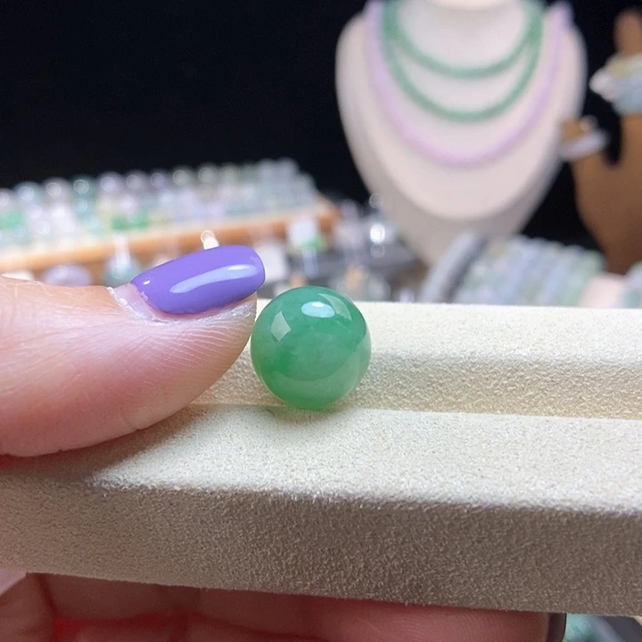 翡翠未镶嵌颈饰12.6绿珠