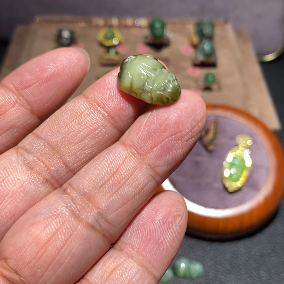 丁***当未镶嵌和田玉（碧玉）珠宝半成品