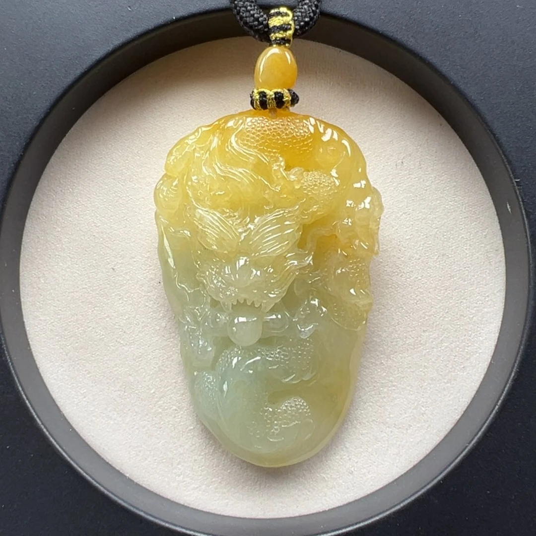 翡翠未镶嵌颈饰龙