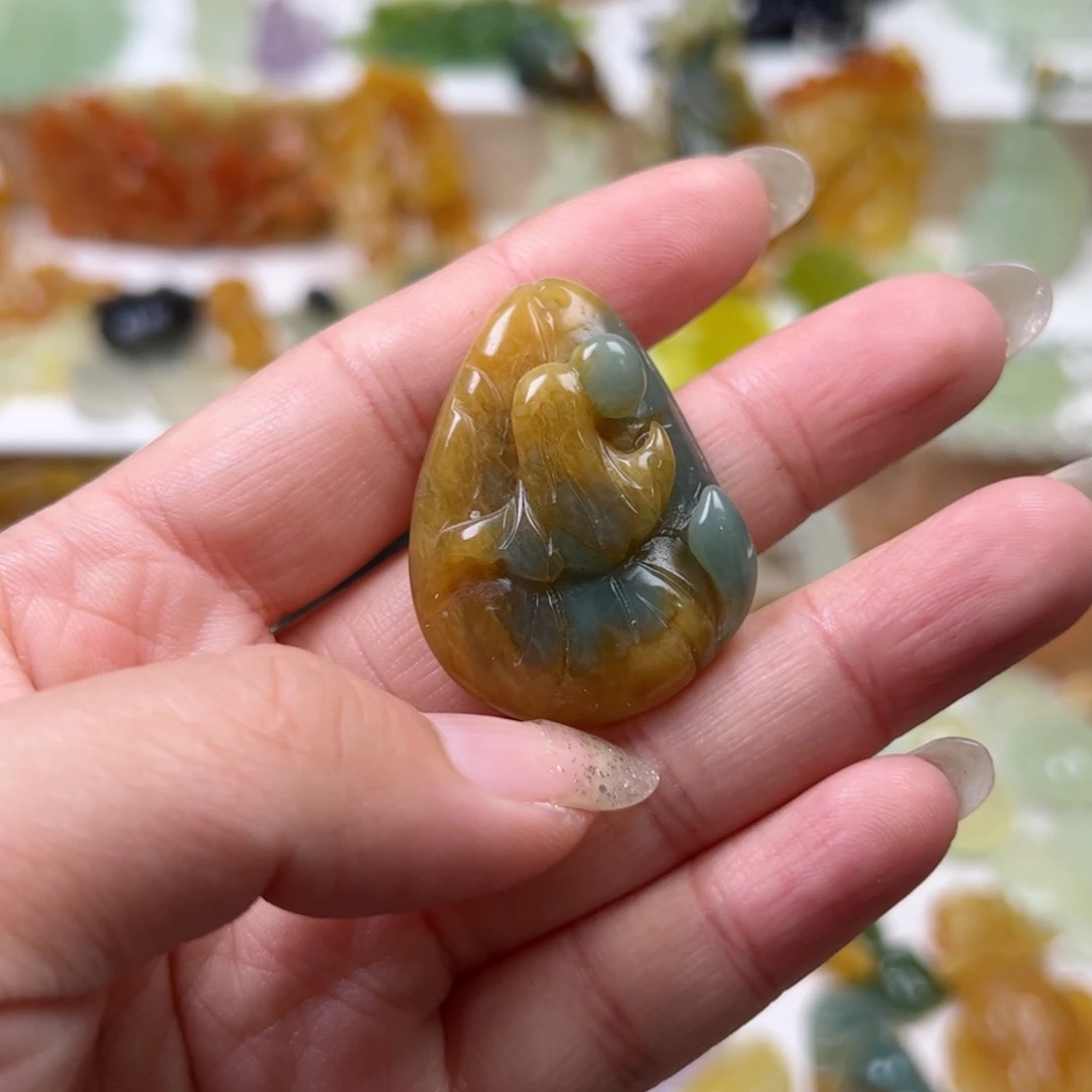 未镶嵌蛇纹石玉颈饰