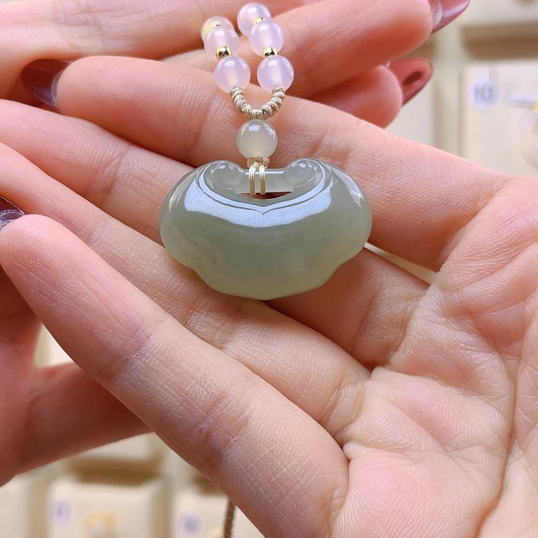 和田玉吊坠(赠链)未镶嵌墨*