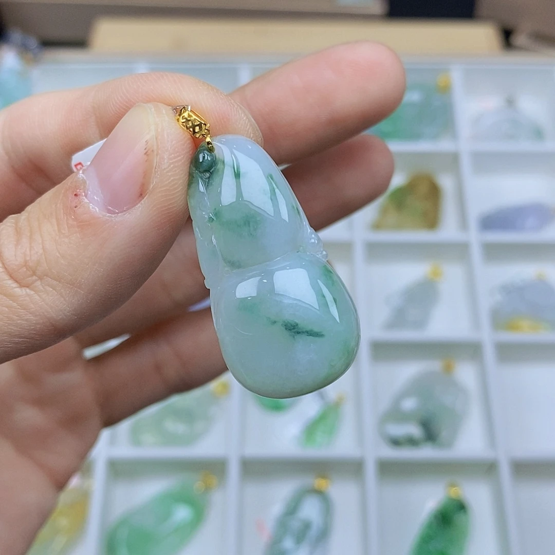 翡翠颈饰18K金镶嵌翡翠