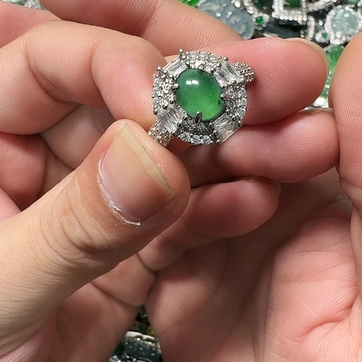 翡翠未镶嵌颈饰天然A货翡翠放漏