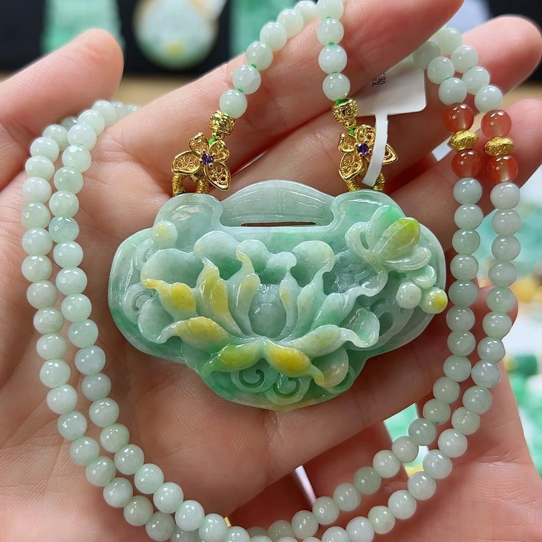 颈饰未镶嵌翡翠吊坠