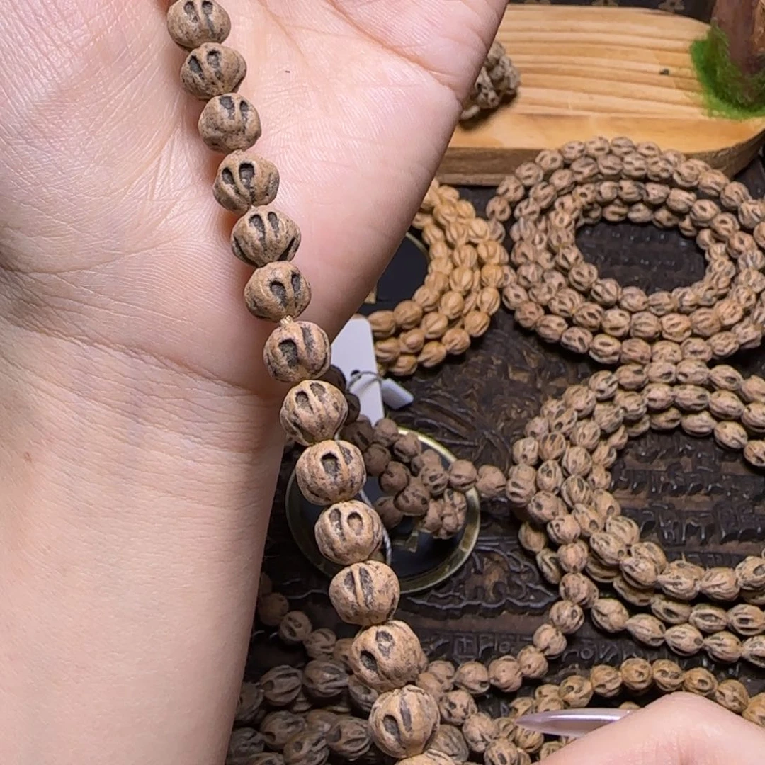 柏香籽/百香籽吊坠。