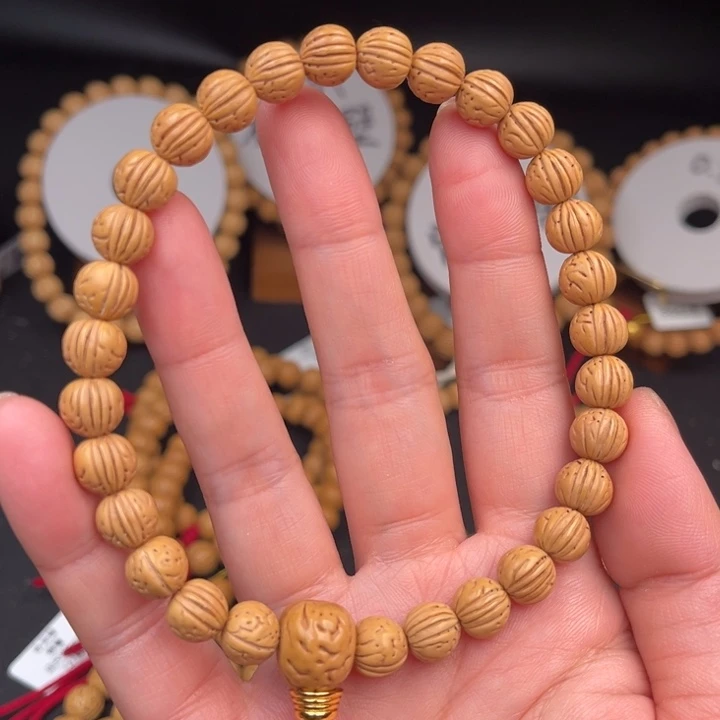熊***顶桃核手串无名边尺0.9抛光32颗尺寸误差0.5mm之间