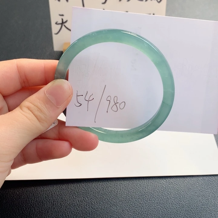 翡翠手镯未镶嵌天然翡翠