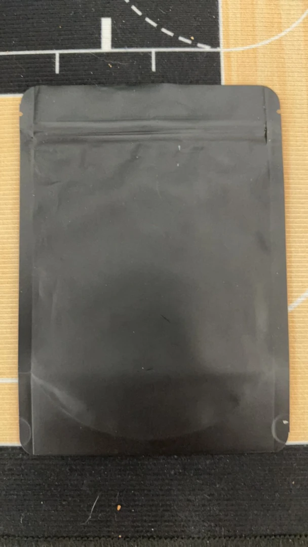球星卡爬楼 两单起拍 定制类产品拆开不退未成年人禁止下单！