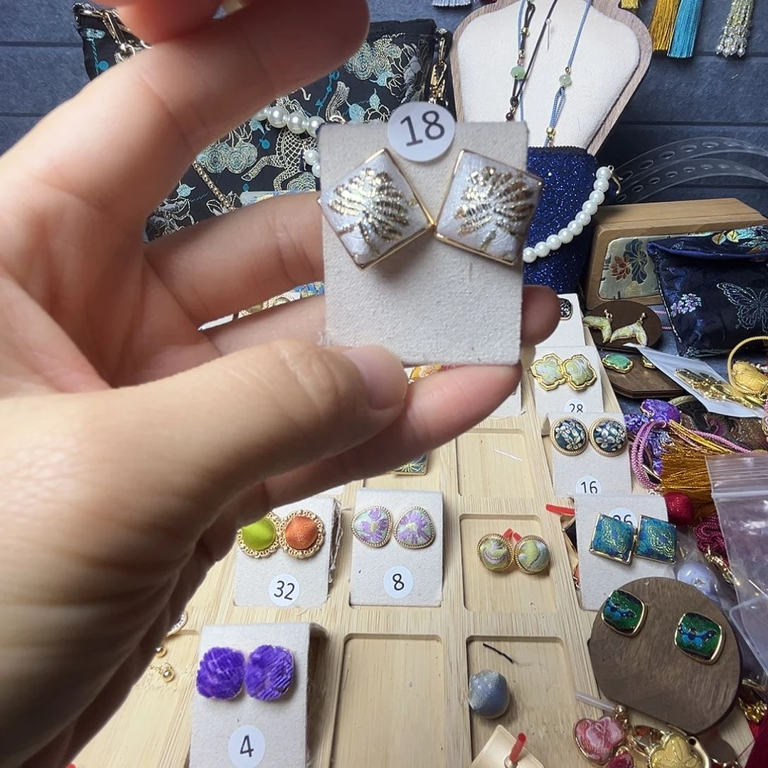 布艺锌合金拱方耳钉小杨花一对