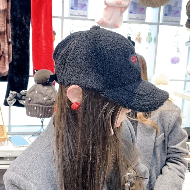 S576黑色羊羔绒帽子