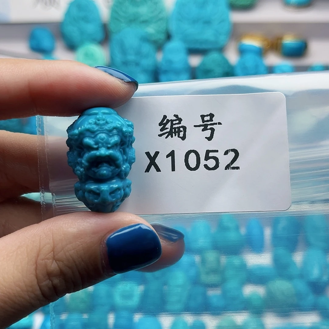 文***润绿松石未镶嵌天然原矿雕刻绿松石
