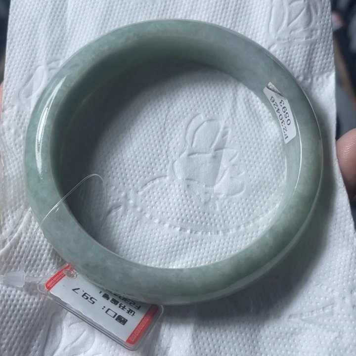 翡翠手镯未镶嵌翡翠手镯