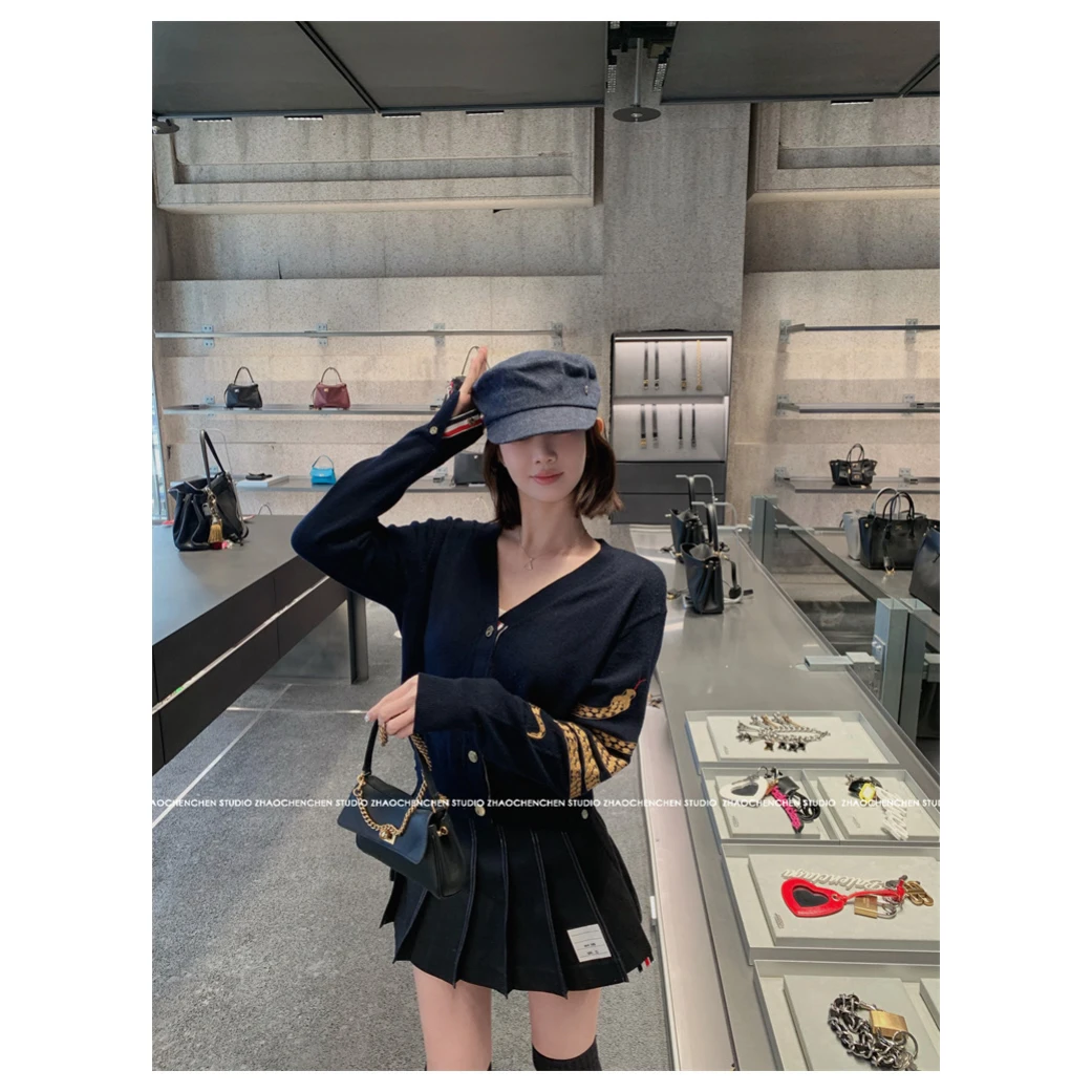 3091蛇来运转刺绣小众高级感v领显瘦开衫