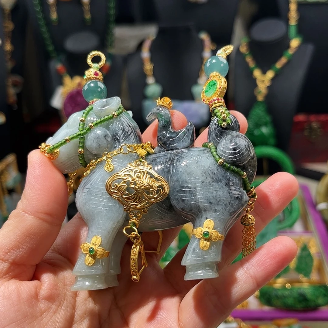 【闪购商品】翡翠吊坠(赠链)未镶嵌翡翠