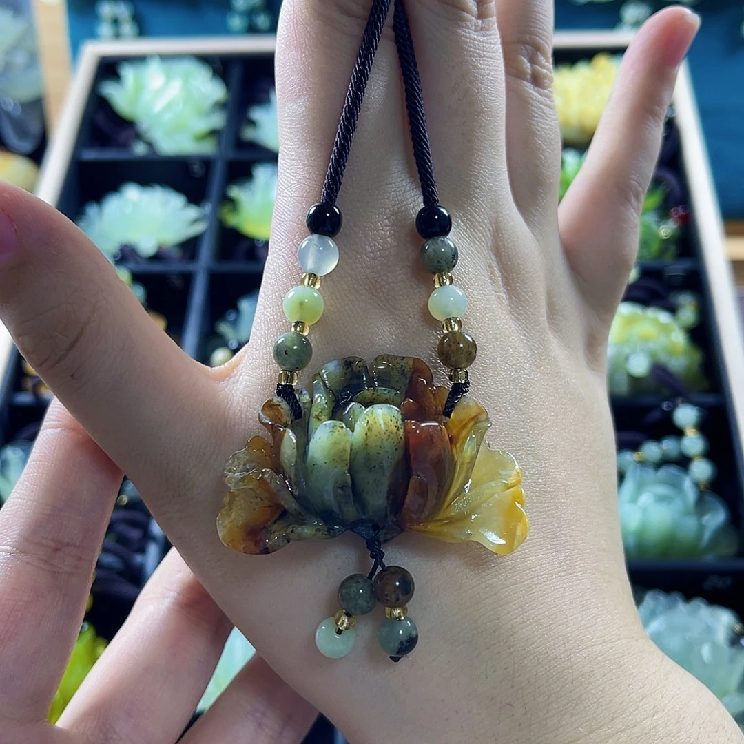 蛇纹石玉颈饰未镶嵌