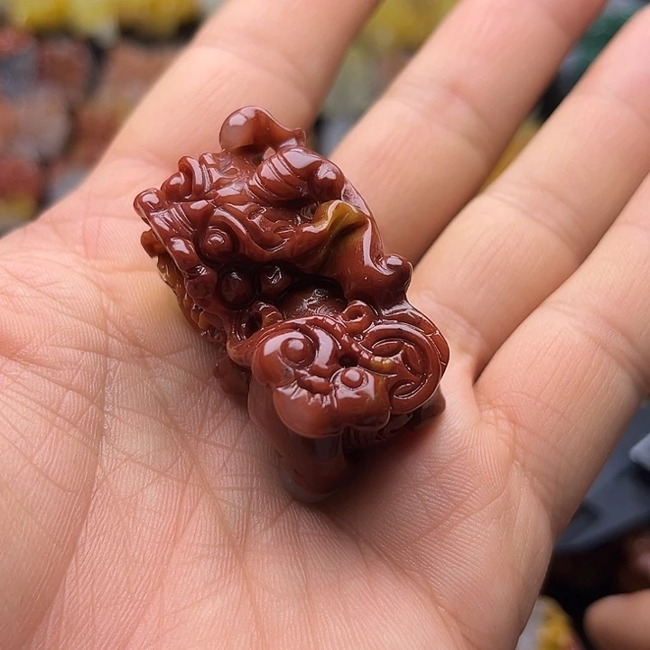 石英质玉（黄龙玉）颈饰未镶嵌