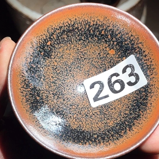 茶盏茶色头发有点卷263层楼都