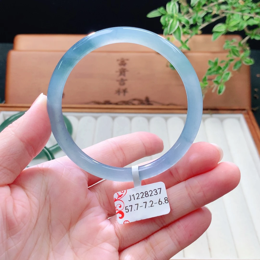 未镶嵌手镯（圆镯）翡翠
