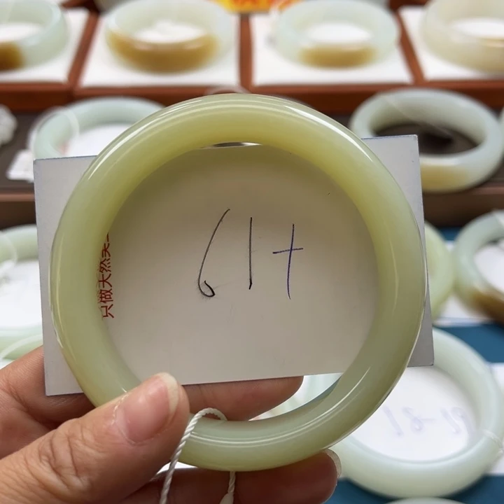 和田玉手镯未镶嵌蔷*