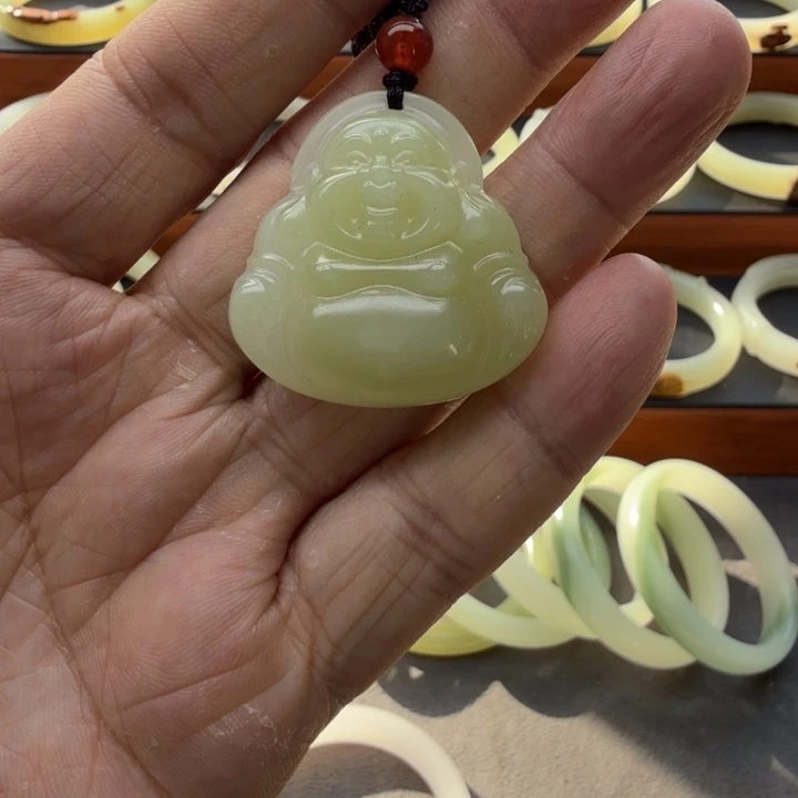 玉翠色单面佛公吊坠