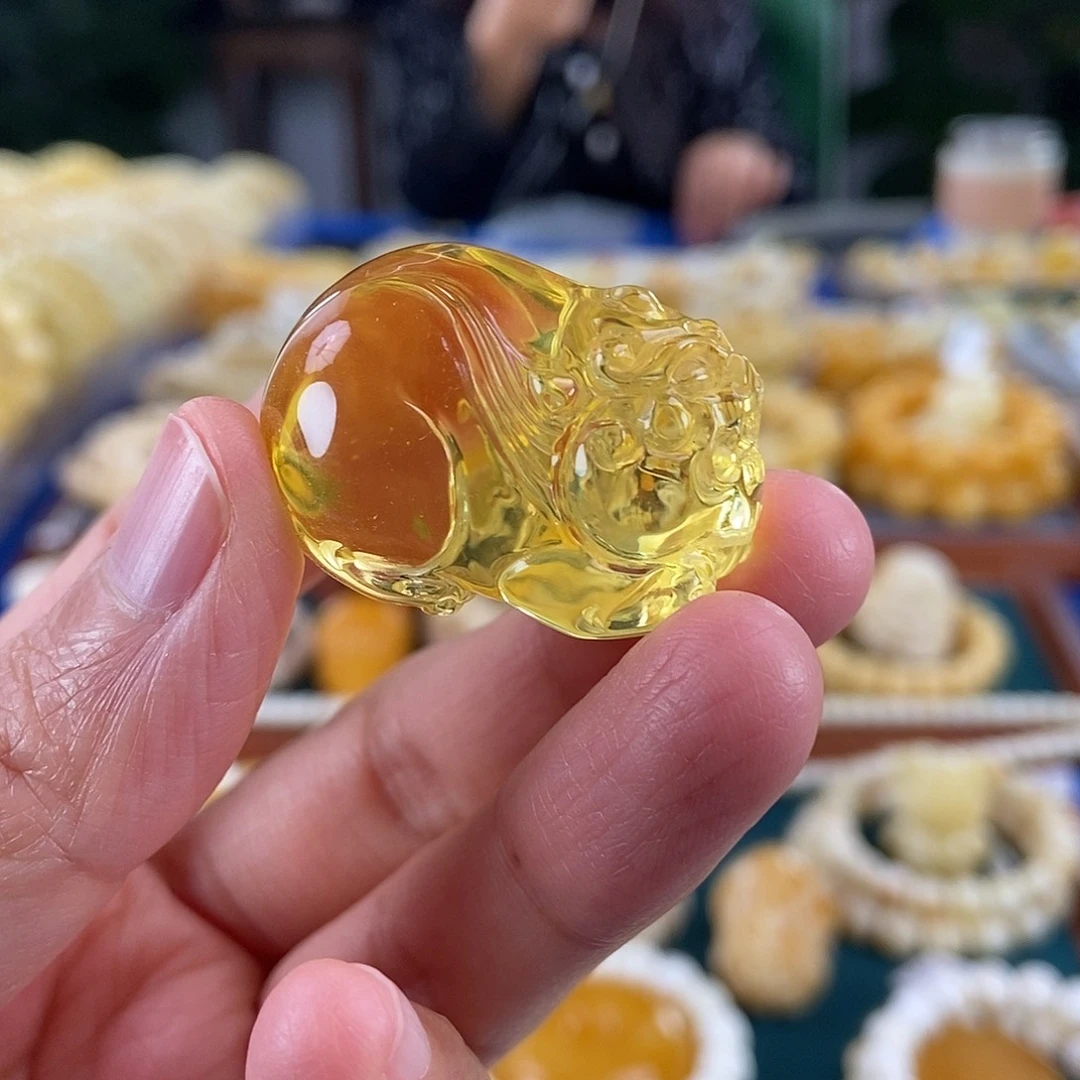 琥珀未镶嵌珠宝奇石金珀貔貅吊坠10.96