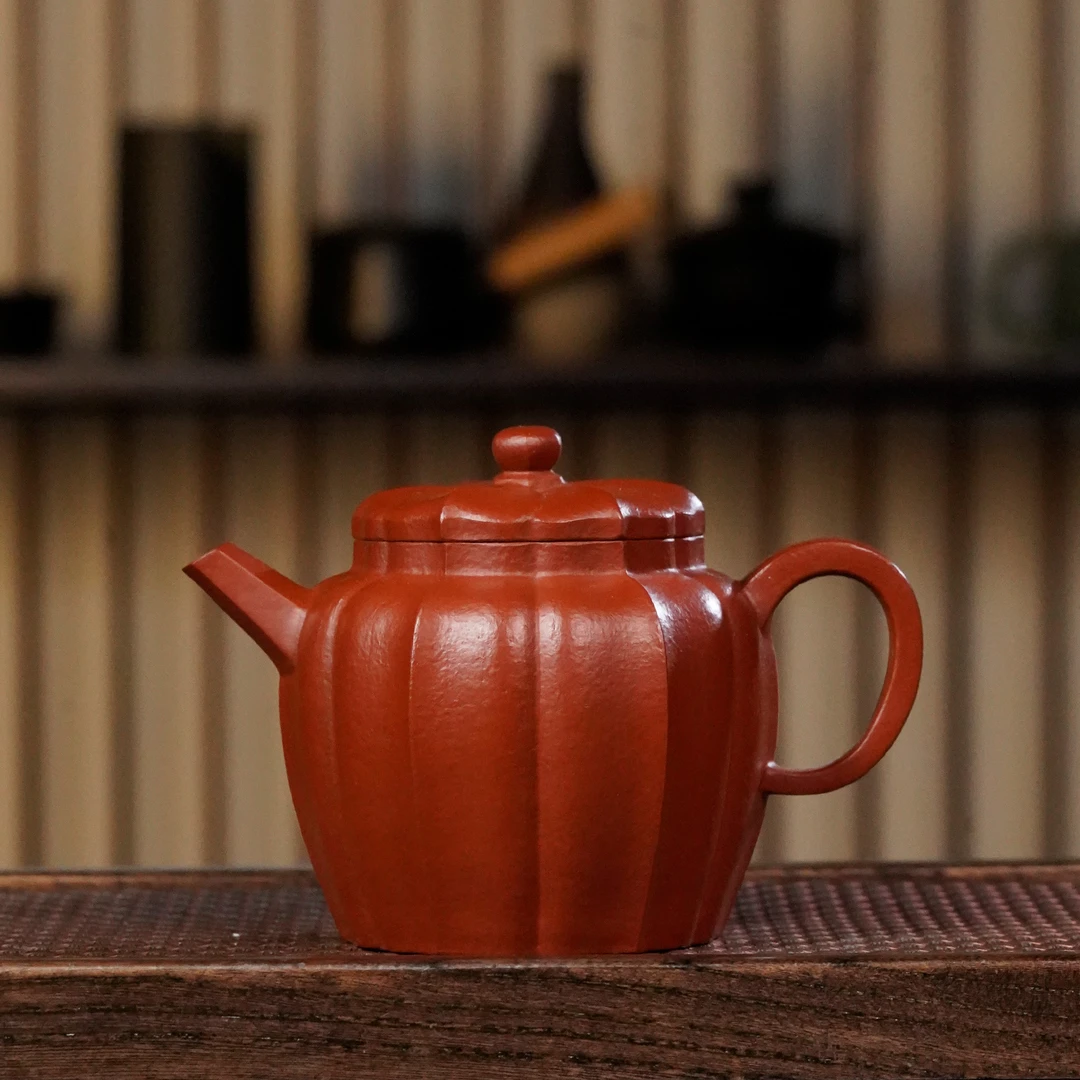 GS14-034  王迎春  宜兴手工紫砂  筋纹高德钟