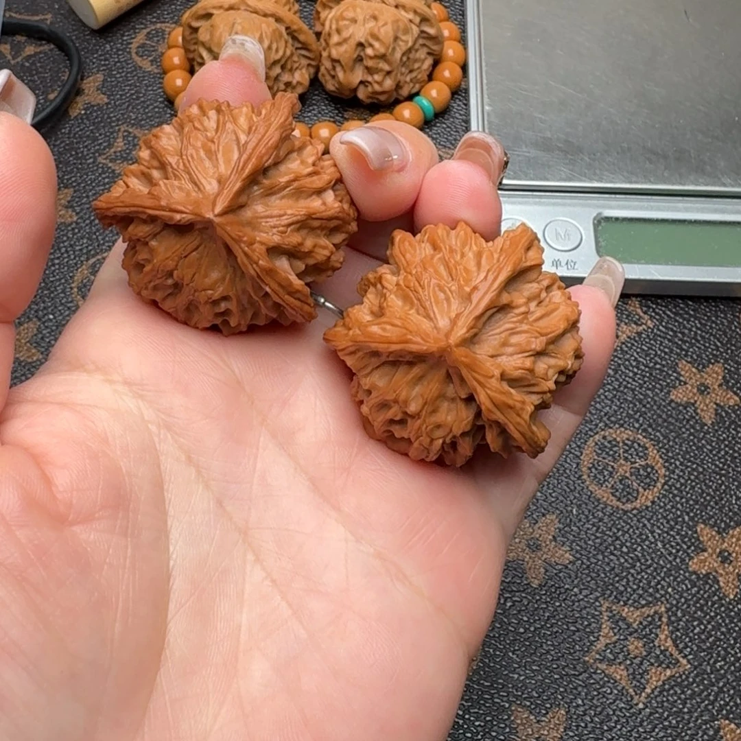 文玩核桃把件39三棱M154