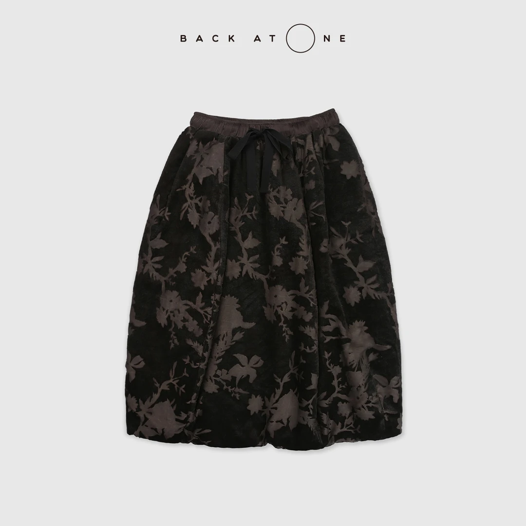 BackAtOne“繁花” 黑色印花松紧腰抽绳丝绒半身裙 BFS-2BH025C-K