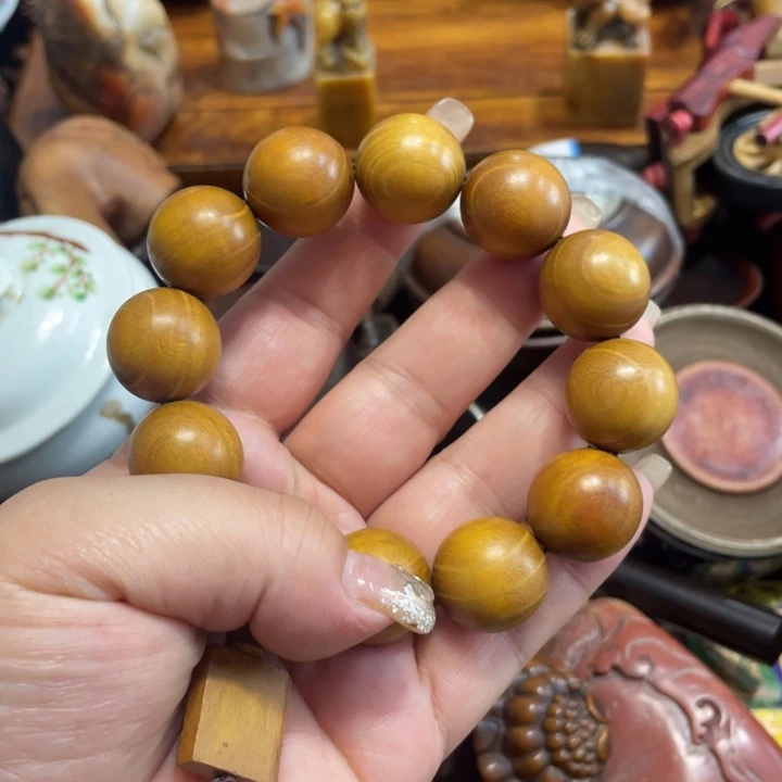 花梨木类端景台陶瓷艺术家的作品