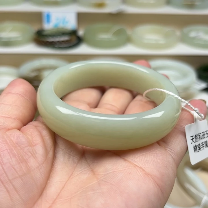 和田玉手镯未镶嵌酸*