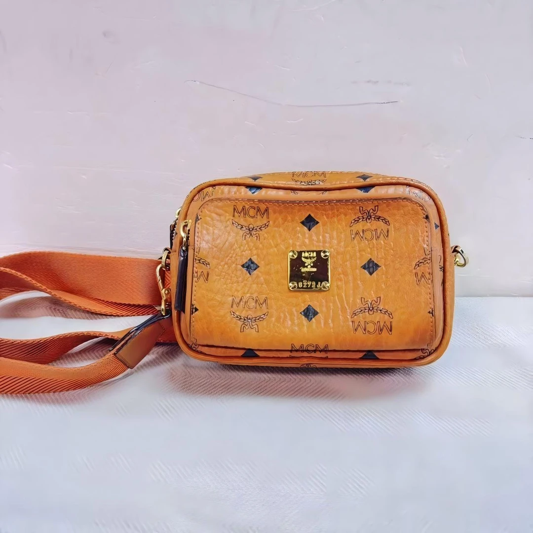 95新 MCM 10-26专柜价6300干邑色相机包