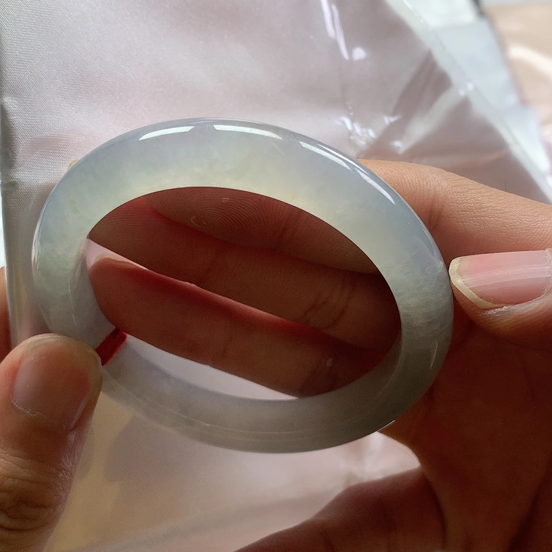 翡翠手镯未镶嵌翡翠