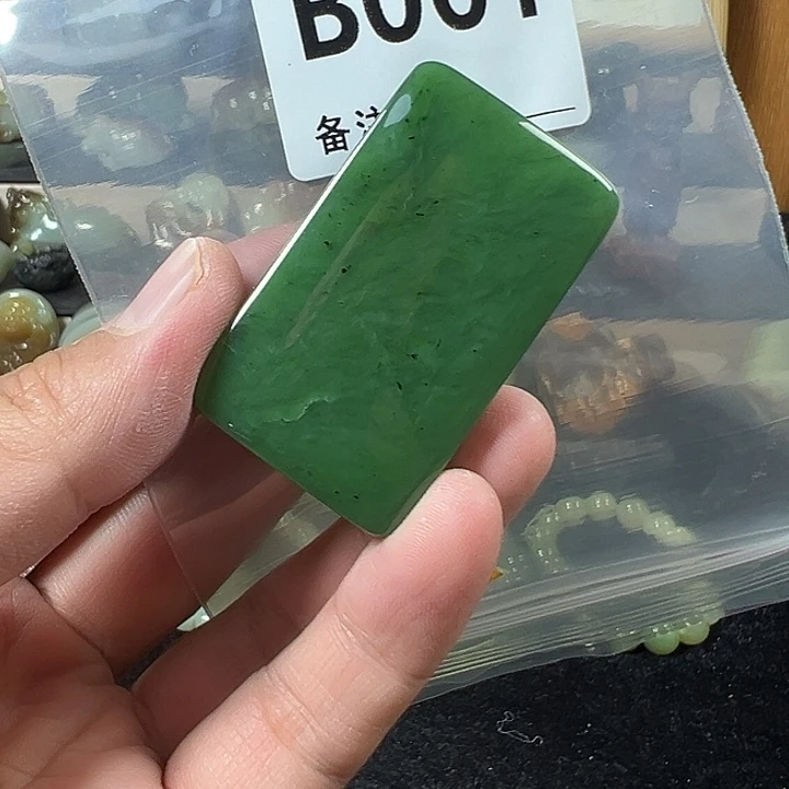 天***亮和田玉未镶嵌颈饰