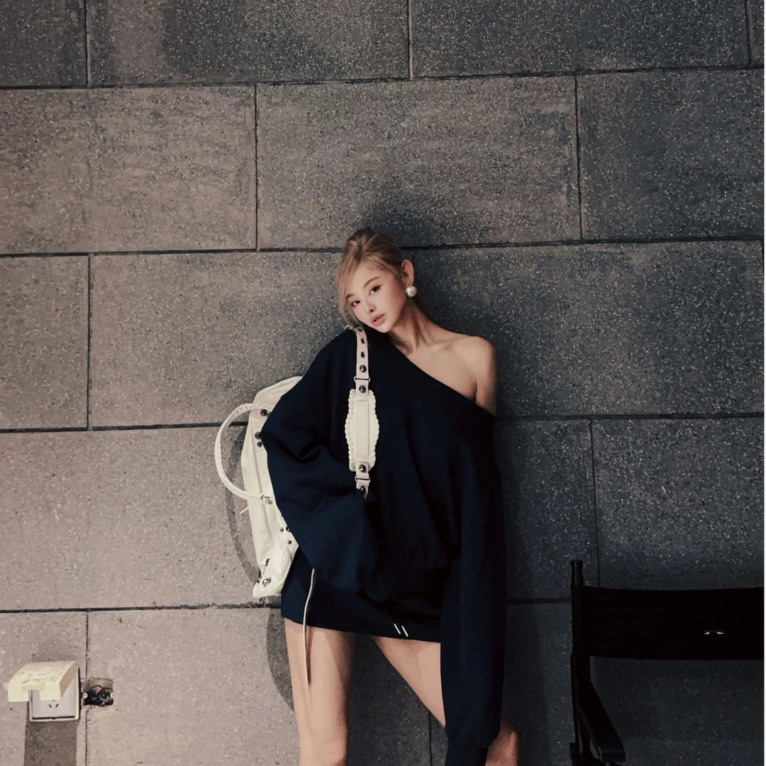 洪小妍自留简约百搭时尚气质舒适设计师休闲裙裤套装宽松黑色上衣