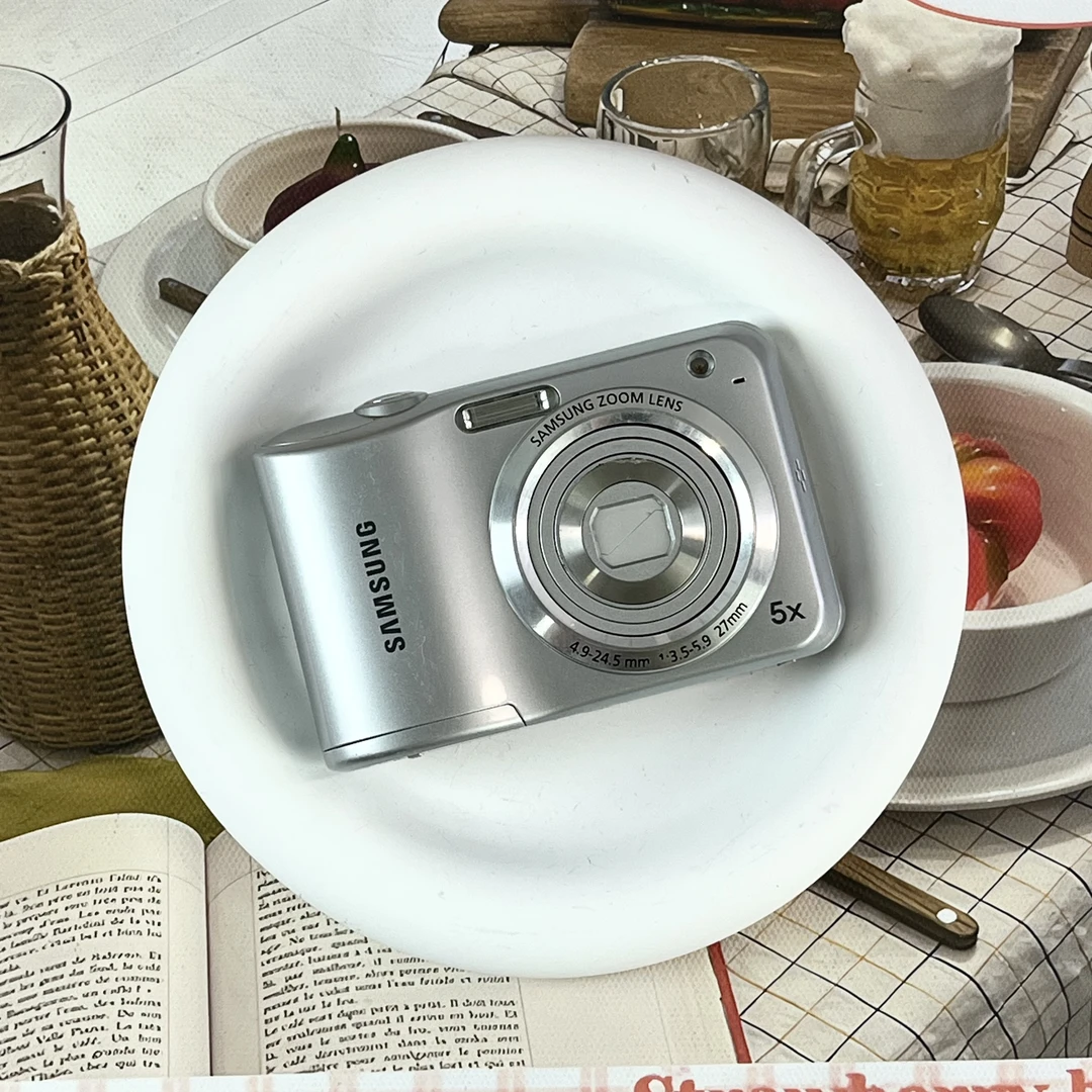 95新 Samsung/三星 es28银色1200万像素 五号电池自备二手no退换