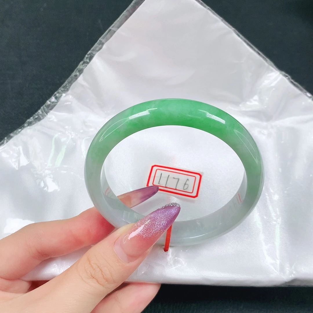 翡翠未镶嵌手镯天然翡翠手镯04