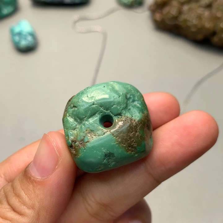 绿松石未镶嵌颈饰