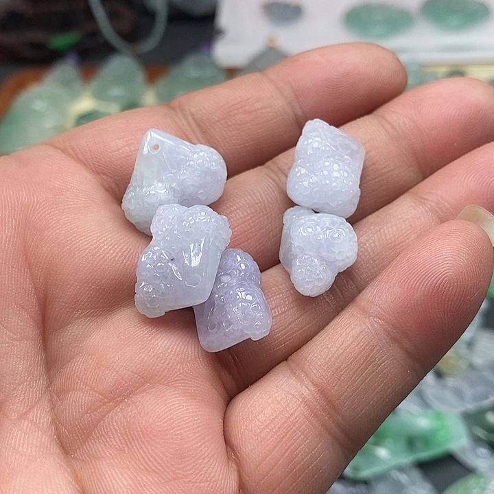 吊坠(不含链)未镶嵌翡翠一个80