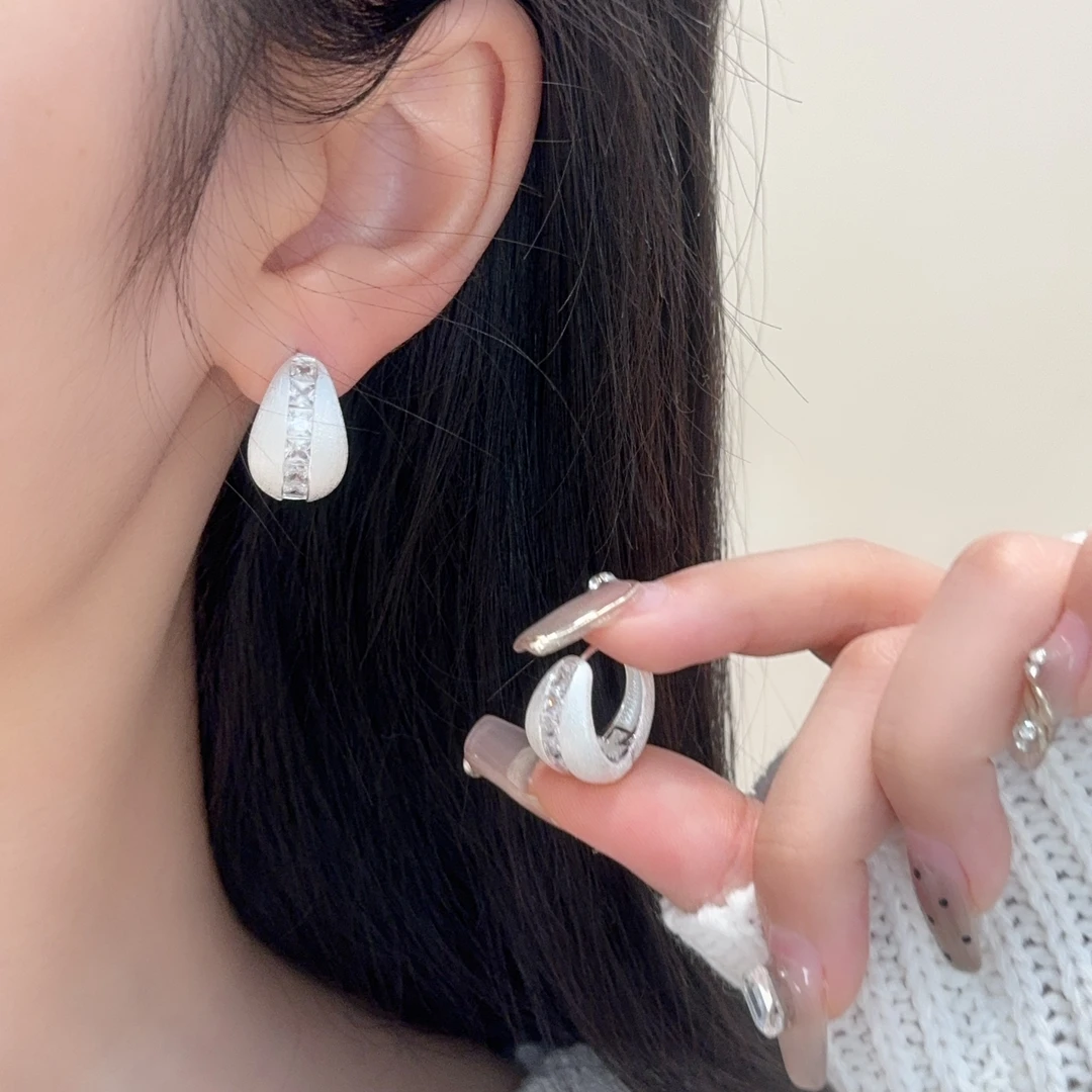 2025春夏新品耳饰 复古个性水滴轻奢耳环百搭小众镶嵌耳扣E1437