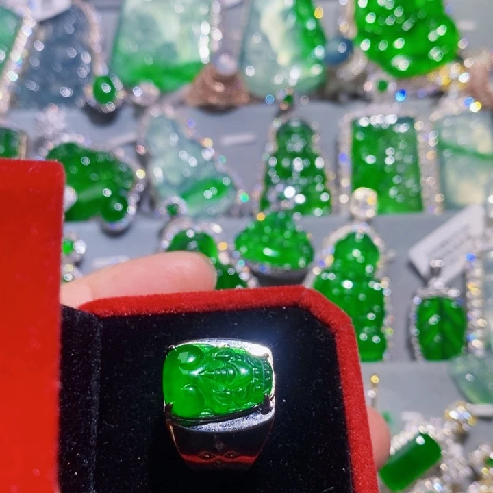 张***歌翡翠戒指未镶嵌戒指