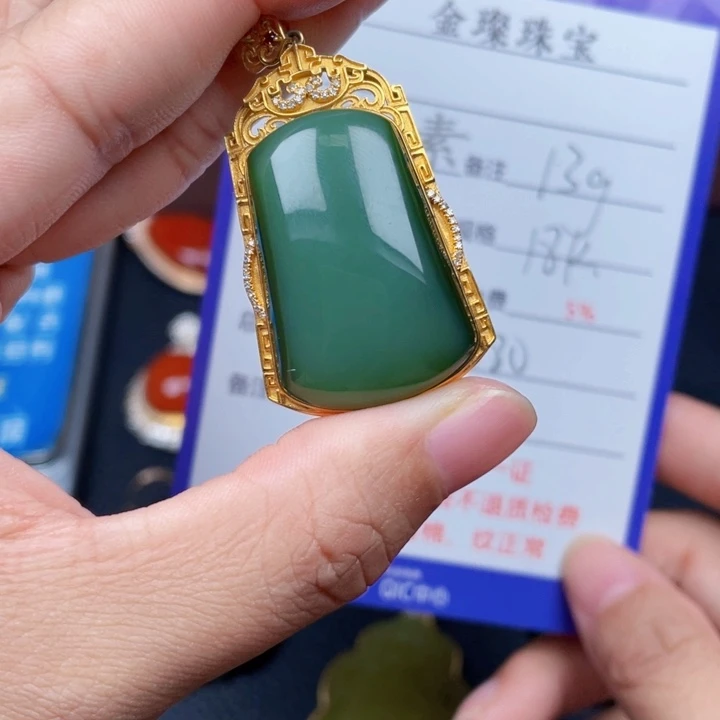 和田玉18K金镶嵌颈饰