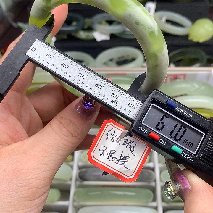 蛇纹石玉手镯未镶嵌536