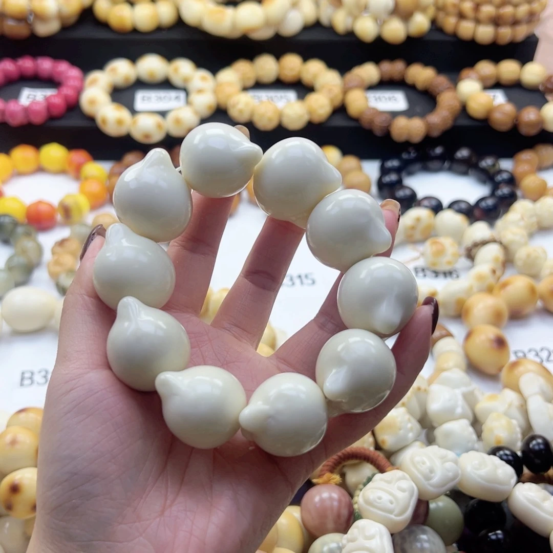 吊坠白玉菩提30卡猫猫头