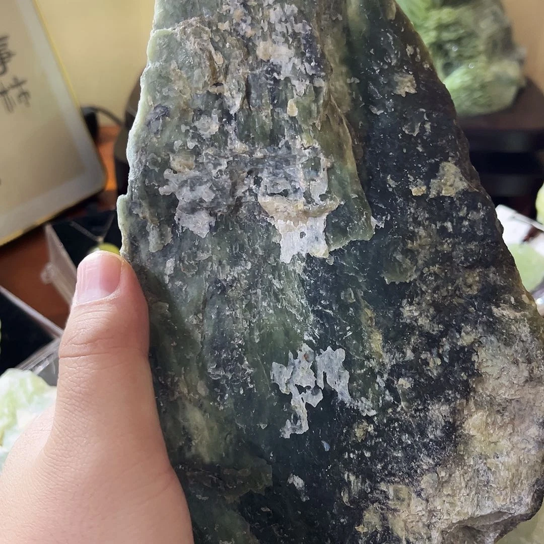 未镶嵌蛇纹石玉珠宝奇石